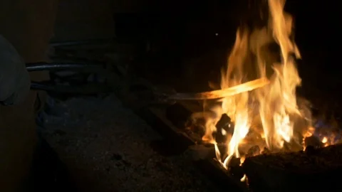 Forging hot metal in smithy Видео 69862433
