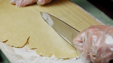 Fork docking a smooth pie shell inside a black tart pan, 4K Vídeos de archivo 341118558