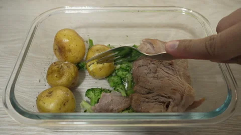 Fork Mashing Boiled Potatoes in Glass Meal Prep Dish Vídeos de archivo 340577985