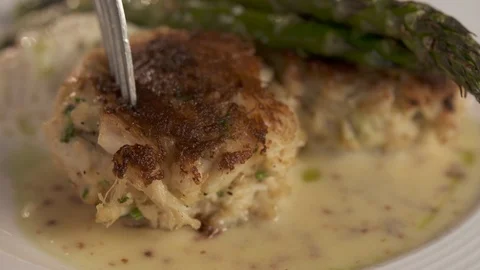 Forkful of crab cake  動画素材 112575383