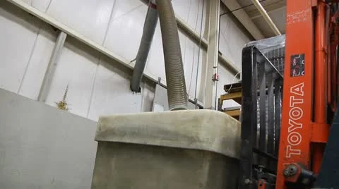 Forklift backing up with load. Vidéo 8912422