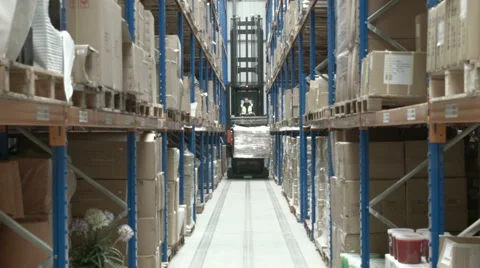 Forklift Driving and Dropping Package in Warehouse Vídeo Stock 58829641
