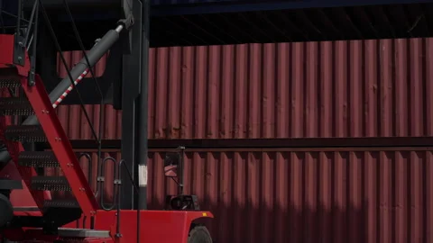Forklift  lifting up container in shipping yard Stock Footage 159395099
