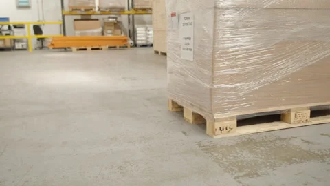 Forklift Lifting up Pallet Vídeo Stock 269171953