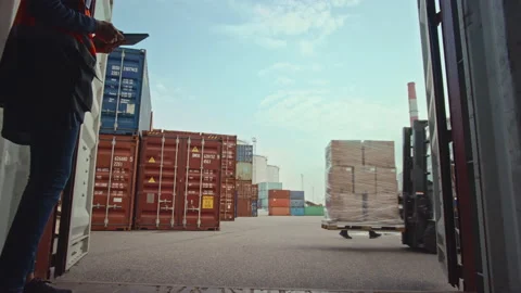 Forklift Loading a Container in Terminal Video stock 147226184