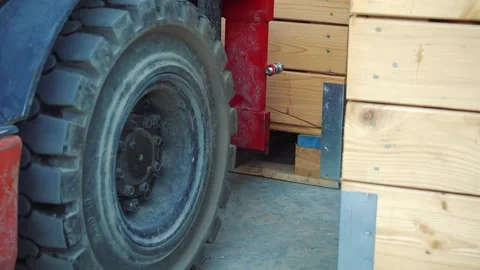 A forklift loads the apple boxes in the warehouse. Stock Footage 165062280