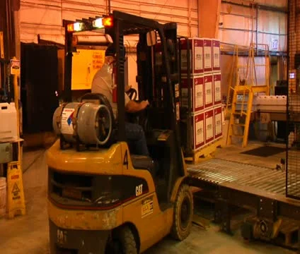 Forklift loads pallet Stock Footage 21590337