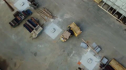 Forklift on Lumber Yard Vídeos de archivo 168648955