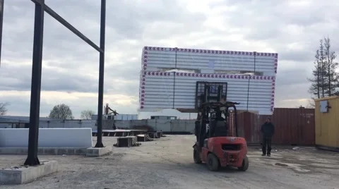 Forklift moving materials in shipping yard Vídeos de archivo 48869464