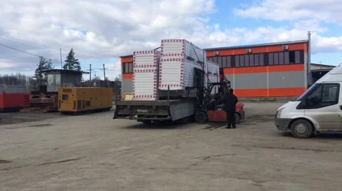 Forklift moving materials in shipping yard Vídeos de archivo 48869470