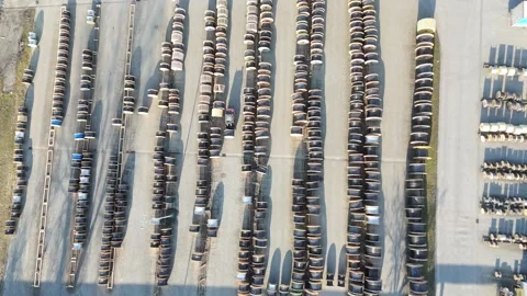 Forklift operator transports cable reels in a warehouse Vidéo 330870228