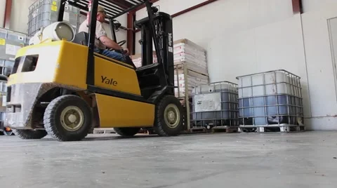 Forklift in Warehouse 3 Stockbeeldmateriaal 43886517