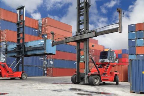 Forklift working in container yard Stock-Fotos