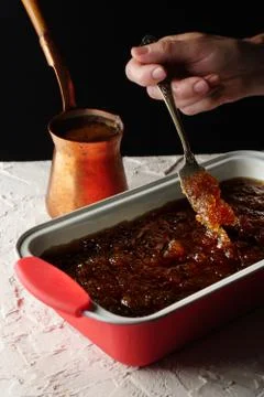 Form with a cold dessert on the table and a coffee maker Foto stock
