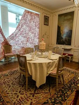 Formal dinner setup at Musée-Hôtel, 5 juillet 2026 Stockfoto's
