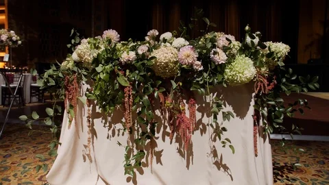 Formal luxury wedding table setting with gold plates and elaborate flowers 動画素材 104819785