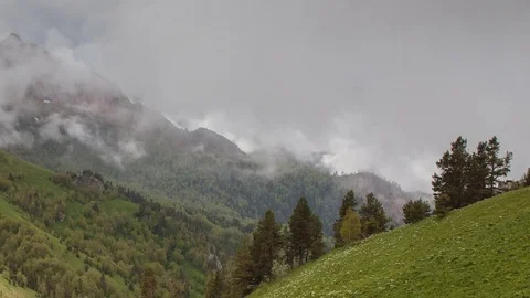 The formation and movement of clouds over the summer slopes of Bolshoy Thach Video stock 83493095