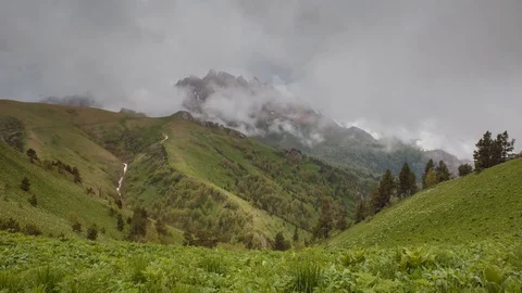 The formation and movement of clouds over the summer slopes of Bolshoy Thach Video stock 83518587