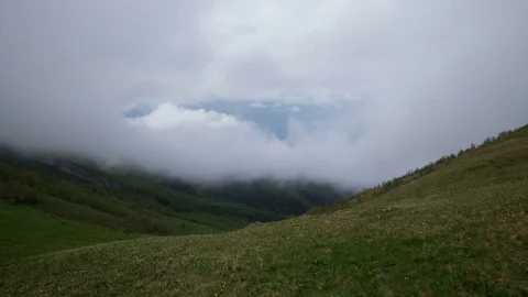 The formation and movement of clouds over the summer slopes of Bolshoy Thach Video stock 83591060