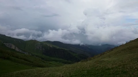 The formation and movement of clouds over the summer slopes of Bolshoy Thach Video stock 83597339