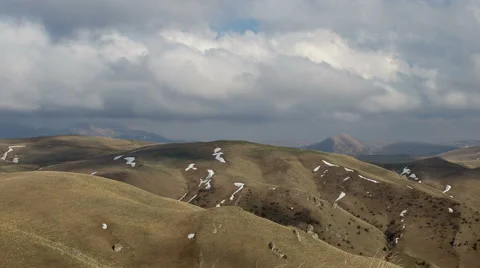 The formation and movements of clouds of the mountains of Caucasus peaks. Видео 65212813