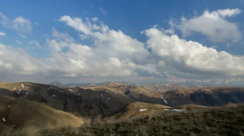 The formation and movements of clouds of the  mountains of Caucasus peaks. Stock-Footage 65213377