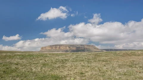 The formation of clouds up to the slopes of the mountains of Caucasus 動画素材 66015691