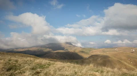 The formation of clouds up to the slopes of the mountains of Caucasus 스톡 동영상 66730131