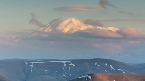 The formation  of clouds up to the slopes of the mountains of Caucasus Vídeo Stock 66747866