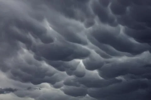 Formation of Mammatus clouds dramatic sky background Foto stock