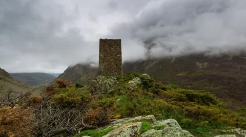 Formation of rain clouds over the gorge of the Valley Fiagdon. Video stock 50599044