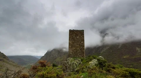 Formation of rain clouds over the gorge of the Valley Fiagdon. Video stock 50599089