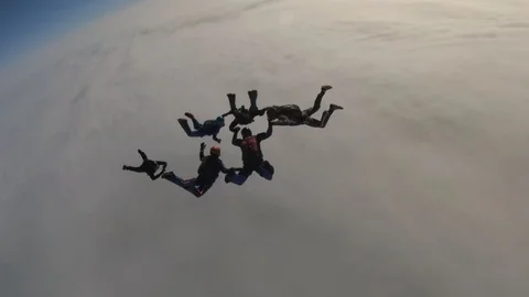 Formation skydiving. Vidéo 87171815