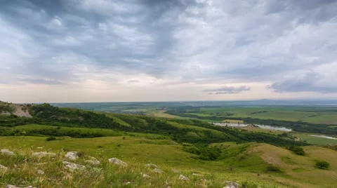 The formation of storm clouds over the mountains. Video stock 52687925