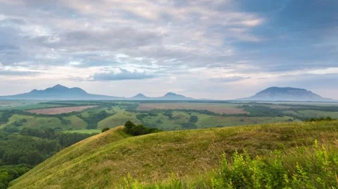 The formation of storm clouds over the mountains. Video stock 52688610