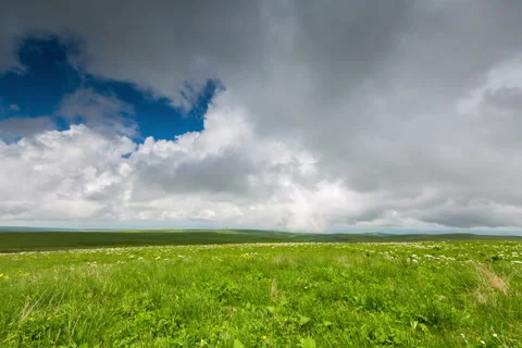 The formation of storm clouds over the mountains. 스톡 동영상 52688915