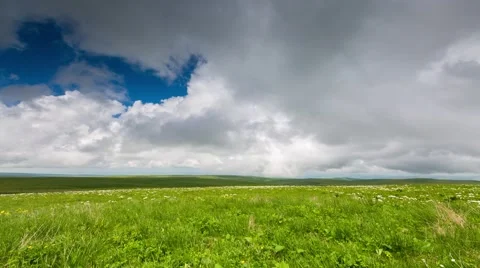 The formation of storm clouds over the mountains. 스톡 동영상 52688964