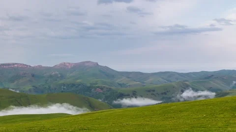 The formation of storm clouds over the mountains. Fog. 스톡 동영상 52691833