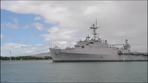 Former USS Denver LPD-9 being towed from Pearl Harbour for sinking exercise Stock-Footage 201870642