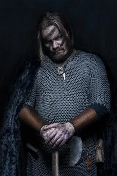 Formidable viking in chain armor. Medieval warrior. Northerner Foto stock