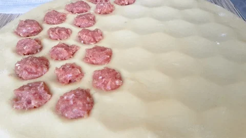Forming ravioli by using cellular form Stock Footage 126326834