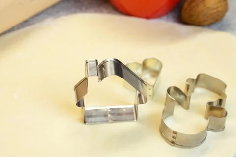 Forms for the cookies, rolling pin and dough Foto stock