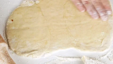 Forms a sweet bun with raisins.In the frame, female hands close up. Stock-Footage 145533953