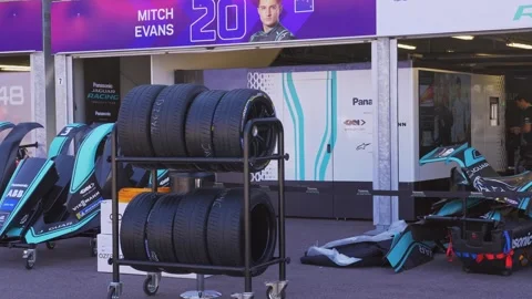 Formula E Jaguar Racing Garage Setup Monaco 4K Vídeos de archivo 331011215