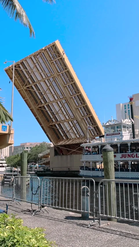 Fort Lauderdale sightseeing excursion boat passing canals Stock Footage 293017352