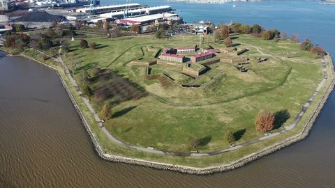 Fort McHenry on Its Peninsula in Baltimore Harbor Vidéo 98918819