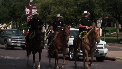 FORT WORTH, TX - 10/18/2009: Three Fort Worth Police Officers on Horseback Stock Footage 131056751