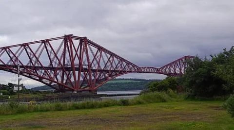 Forth Bridge Edinburgh The Forth Bridge is a double-track railroad bridge ... Stock Photos