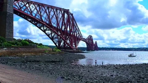 Forth Bridge, Scotland 库存影片 81971605