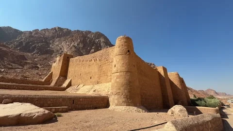 Fortified corner tower and defensive walls of Saint Catherine Monastery in the Vidéo 341650401